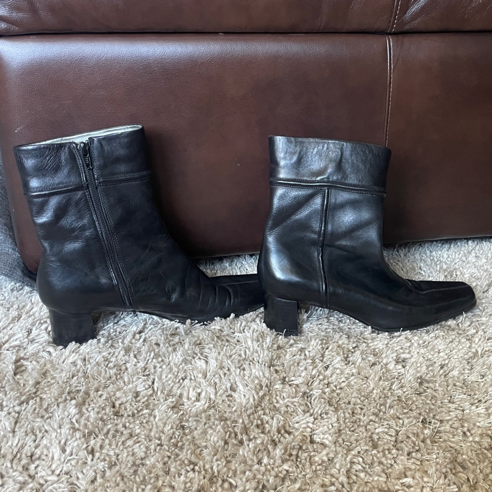 Nine West Black Leather & man made Ankle Boots size 8M